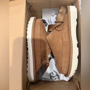 UGG Kids Loafers in Brown Worn 1x